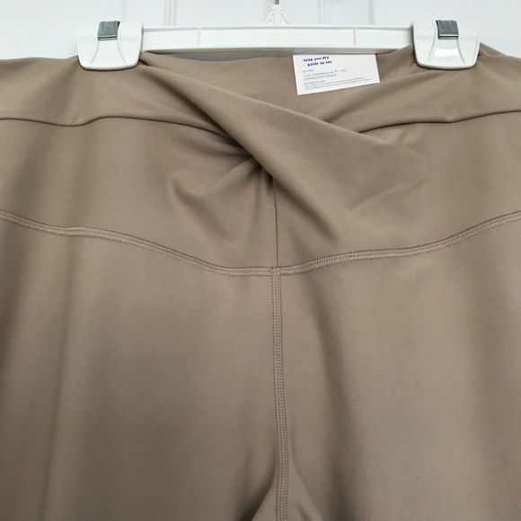 NWT Old Navy Extra High-Waisted PowerSoft Twist-Front Leggings XL Savanna Grass - Picture 9 of 16